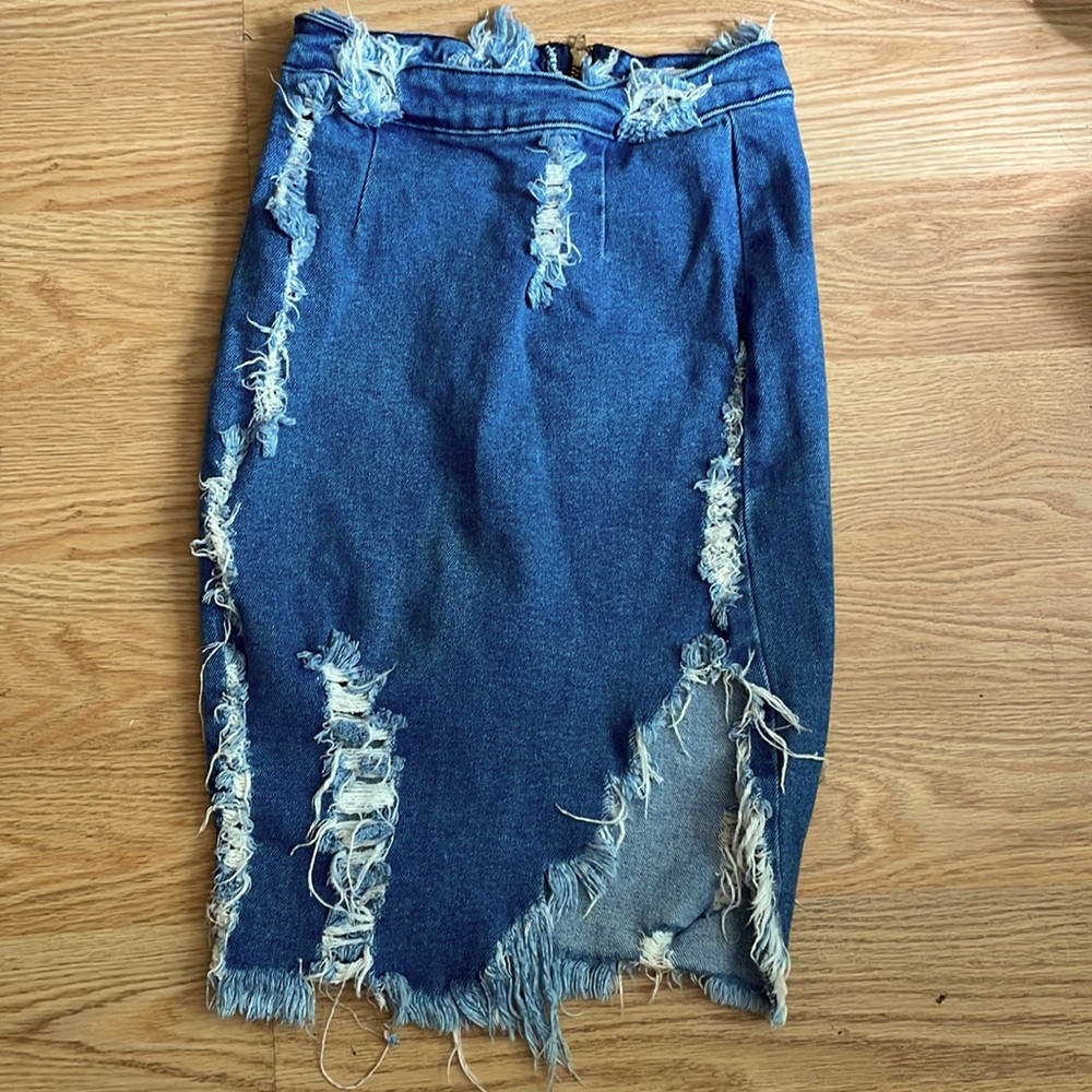 Fashion Nova distressed denim skirt. Size small